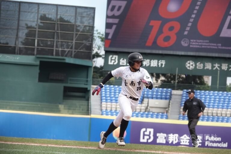 新北U18「游擊柯基」許峰穎2安　跟澳球員英文交流 | 運動 | 中央社 CNA