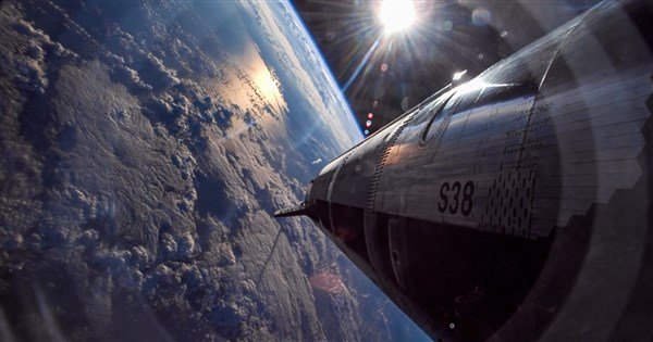 馬斯克：SpaceX將優先在月球打造「自我發展城市」 | 科技 | 中央社 CNA