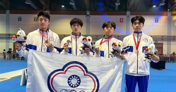 台灣銳劍男團亞青賽頂住壓力擊退香港　奪隊史首金[影] | 運動 | 中央社 CNA
