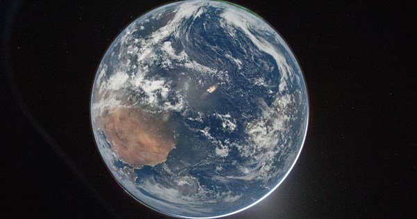 阿提米絲2號前進月球　首批震撼美照傳回地球 | 科技 | 中央社 CNA