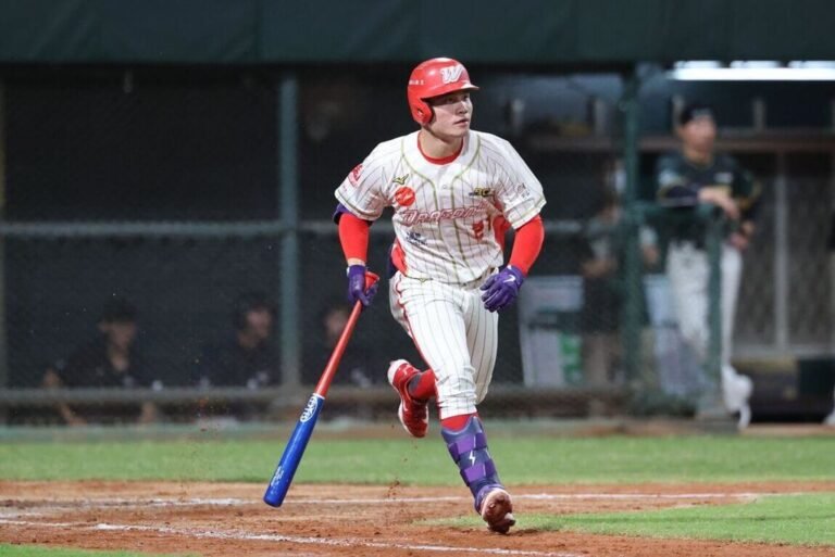 李凱威關鍵二壘打獲MVP　龍勝雄鷹近期4連勝 | 運動 | 中央社 CNA