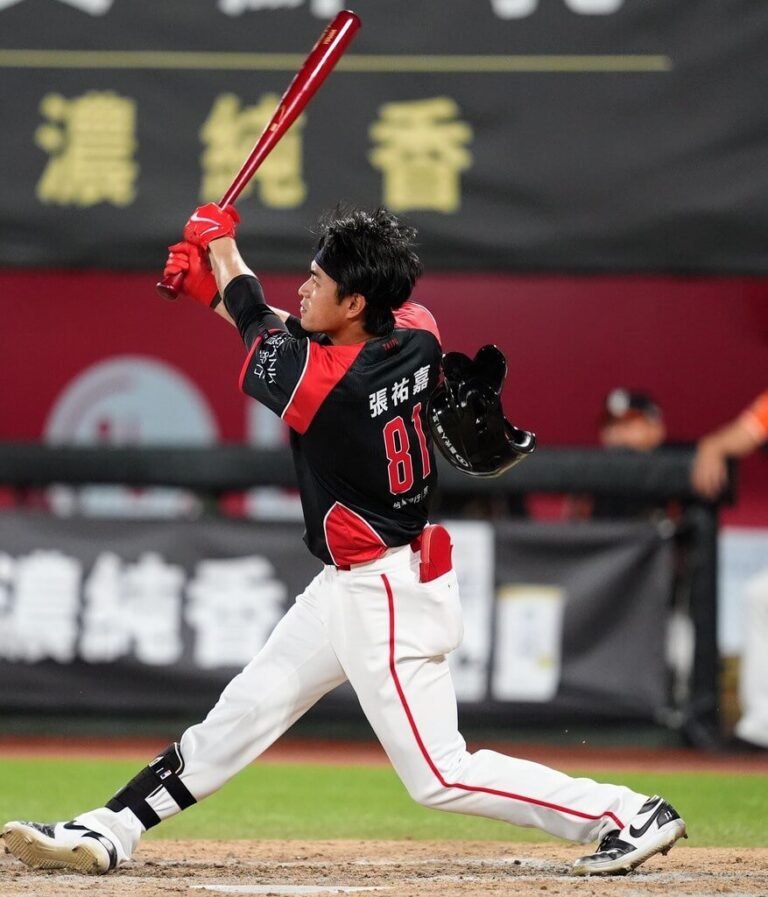 龍隊落後6分打到逆轉勝　葉總：球員太強了 | 運動 | 中央社 CNA