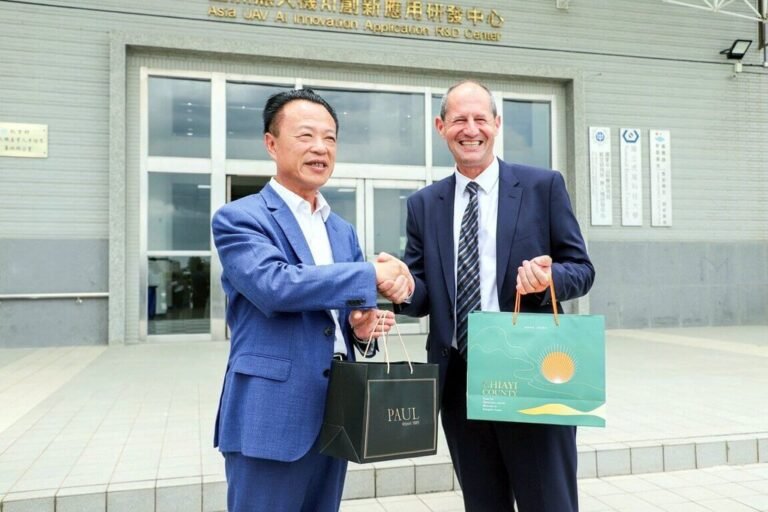 歐盟處長拜會翁章梁　實地了解無人機產業成果 | 產經 | 中央社 CNA